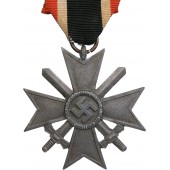 Croix de mérite du KVK II Guerre de 1939 avec mots de passe. Zinc non marqué