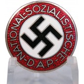 Insignia de miembro del NSDAP M1/101-Gustav Brehmer