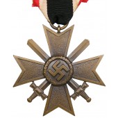Kriegsverdienstkreuz 1939. II Klasse con spade