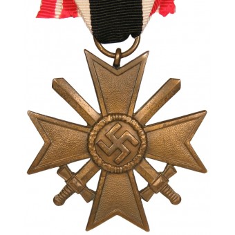 Бронзовая степень креста KVK 1939 с мечами.  Бронза. Espenlaub militaria