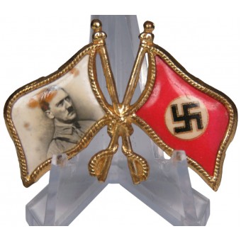 Early patriotic badge with Hitlers face and Reichs national flag. Espenlaub militaria