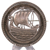 Spilla a forma di nave vichinga