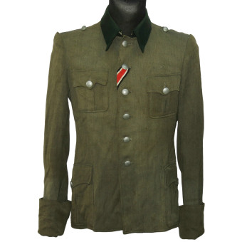 Tunica da ufficiale tedesco della Wehrmacht o delle Waffen-SS senza insegne. Espenlaub militaria