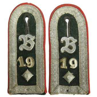 M 36 Eingenähte Feldwebelschulterklappen des 19. Beobachtungsbataillons. Espenlaub militaria
