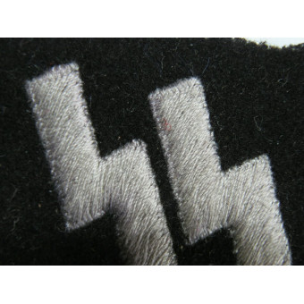Linguetta del colletto Waffen-SS con rune. Espenlaub militaria