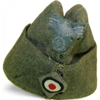 État salé chapeau latérale M 38 M 40 avec des insignes. Espenlaub militaria