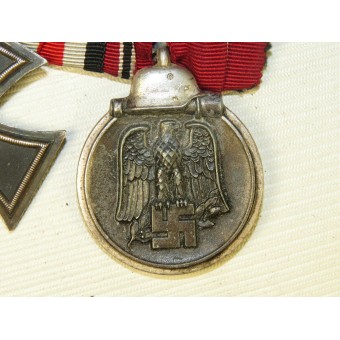 Utmärkelsestång med järnkors av Schinkel-typ 1939, andra klass, märkt SW och medalj för Winterschlacht im Osten.. Espenlaub militaria