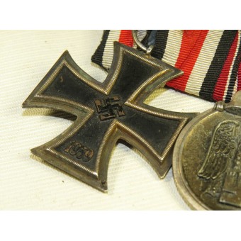 Palkintobaari Schinkel -tyyppisellä Iron Cross 1939, toinen luokka, merkitty SW ja Winterschlacht Im Osten -mitali. Espenlaub militaria