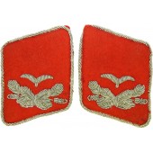 Leutnant dell'artiglieria contraerea o Waffenoffizier della Luftwaffe, linguette per colletto in fustagno rosso per Fliegerbluse o Tuchrock