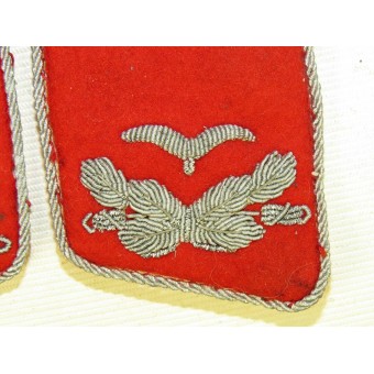 Luftwaffe Leutnant van Flak Artillery of Waffenoffizier Red Moleskin Collar Tabs voor Fliegerbluse of Tuchrock. Espenlaub militaria