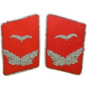 Luftwaffenleutnant der Flakartillerie oder Waffenoffizier rote Filzkragenspiegel für Fliegerbluse oder Tuchrock