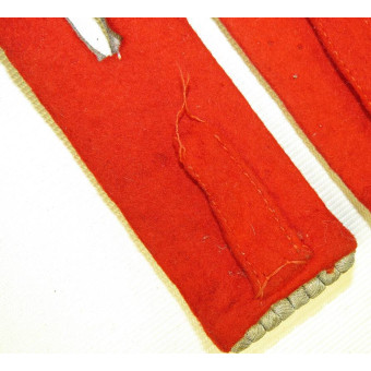 Wehrmacht artillery Leutnant slip on shoulder boards with red felt waffenfarbe backing. Espenlaub militaria