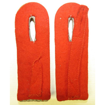 Wehrmacht artillery Leutnant slip on shoulder boards with red felt waffenfarbe backing. Espenlaub militaria