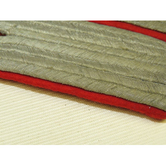 Wehrmacht artillery Leutnant slip on shoulder boards with red felt waffenfarbe backing. Espenlaub militaria