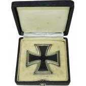 EK1 cross  in a box of issue. 1st class iron cross, 1939, "26" 