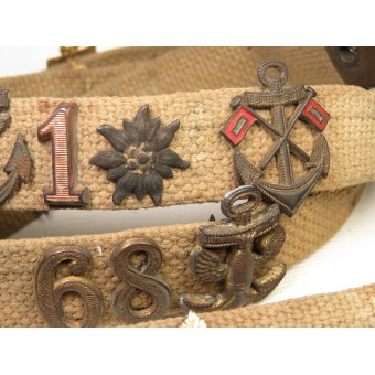 Segeltuchgürtel mit deutschen Abzeichen, Pins und Ziffern. Espenlaub militaria