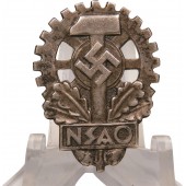 Badge d'adhésion à l'Association nationale socialiste des victimes du travail allemand (NSAO)