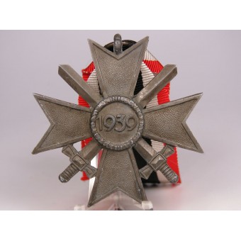 Mérito Cruz de Guerra con Espadas 1939 2KL. Zinc.. Espenlaub militaria