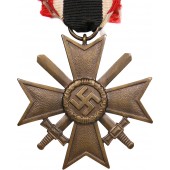Croix du mérite de guerre avec épées 1939 Robert Hauschild, marqué 56