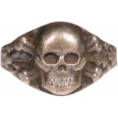 WW2 saksalainen perinteinen sormus, jossa on pääkallo ja ristiluut, kehystetty tammenlehdillä. 835
