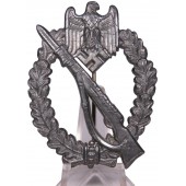 Infanteriets överfallsmärke i silver med 