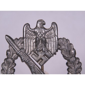 Infanteriets överfallsmärke i silver med pillow crimp eller wienerdesign.. Espenlaub militaria
