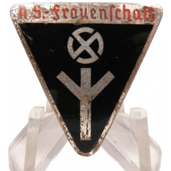 Märke för en medlem av NSDAP:s kvinnogrupp NS-Frauenschaft M1/15RZM. Espenlaub militaria