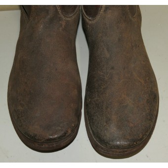 Bottes anciennes en cuir brun de la Wehrmacht, de la Luftwaffe ou de la Waffen SS.