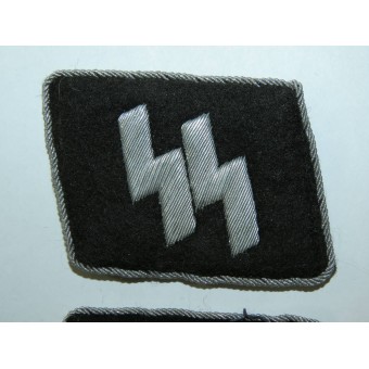 Waffen-SS:n komentaja, jolla on SS-Obersturmführer-arvo, kauluskilvet.. Espenlaub militaria