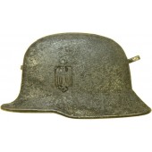 Saksalaisen kypärän muotoinen Heer-merkki