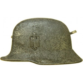 Heer badge forme de casque allemand. Espenlaub militaria