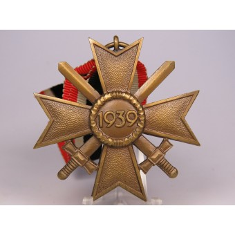 Near mint bronze Kriegsverdienstkreuz 1939 mit Schwertern. Espenlaub militaria