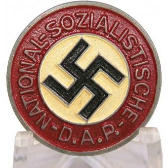 NSDAP:s partimärke från slutet av kriget RZM M1/17 tillverkare F.W. Assmann & Söhne. Munt.. Espenlaub militaria