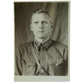 Coronel del Servicio Químico, vistiendo un uniforme con la insignia M 1940