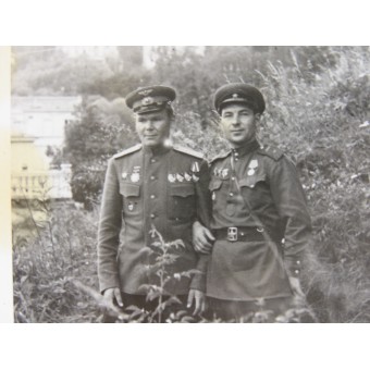 Photo of two victorious majors: a pilot and a tanker, in 1945.. Espenlaub militaria