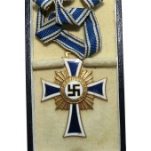 Cruz Madre del III Reich en oro con caja original de emisión R.Souval Wien