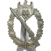 Infanteriets överfallsmärke i silver, märkt CW av Carl Wild