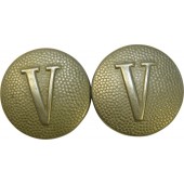 Wehrmacht sholderstraps buttons with the roman "V" number