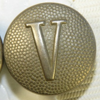 Wehrmacht sholderstraps-knappar med romerska V-numret. Espenlaub militaria
