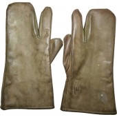 Рукавицы-перчатки к защитному хим костюму. Клеймо 1940-й год
