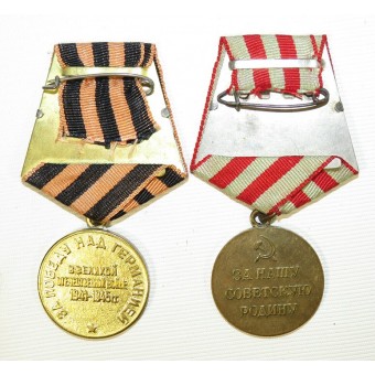 En uppsättning utmärkelser och dokument för den lettiska RKKA-befälhavaren.. Espenlaub militaria