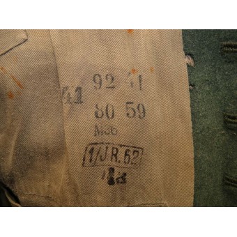 Zoute waffenrock met kamsterstempel en riemen van 62 INF RGT. Espenlaub militaria
