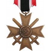 Kriegsverdienst Kreuz mit Schwertern II. Klasse. 1939. 11 Großmann & Co., Viena (Tombak)