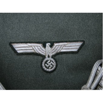 Waffenrock varauksen luutnantille Wehrmachtin 46. jalkaväkirykmentissä. Espenlaub militaria