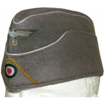 Cappello di Garrison del Ufficiale di ricognizione di Wehrmacht, salato.. Espenlaub militaria