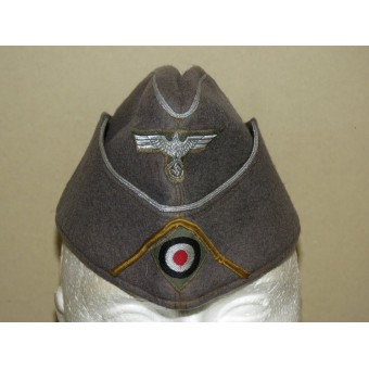 Cappello di Garrison del Ufficiale di ricognizione di Wehrmacht, salato.. Espenlaub militaria