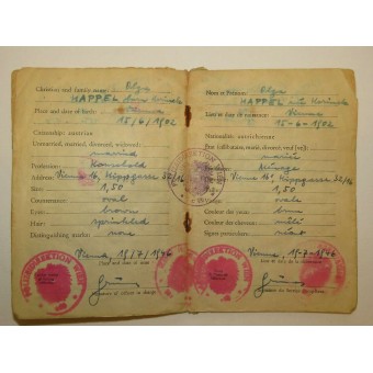 Två ID-kort för att passera demarkationslinjerna mellan de allierade i Österrike. Espenlaub militaria