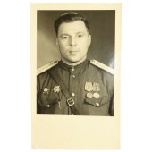Fotografía del teniente médico Kirillov certificada por el Comandante Militar de Alemania