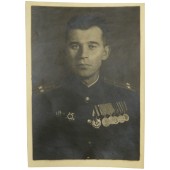 Panssarijoukkojen everstin sinetöity ja varmennettu valokuva
