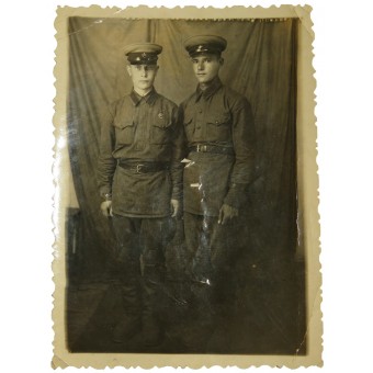 Studio photo of two Red Army soldiers. Espenlaub militaria